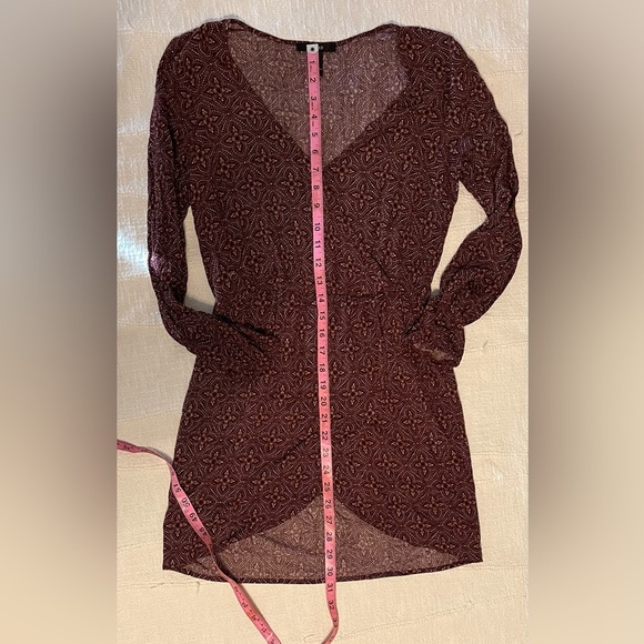 Women’s Medium Paisley Purple Maroon V Neck Long Sleeve Mini Dress, Cinch waist - Picture 7 of 8